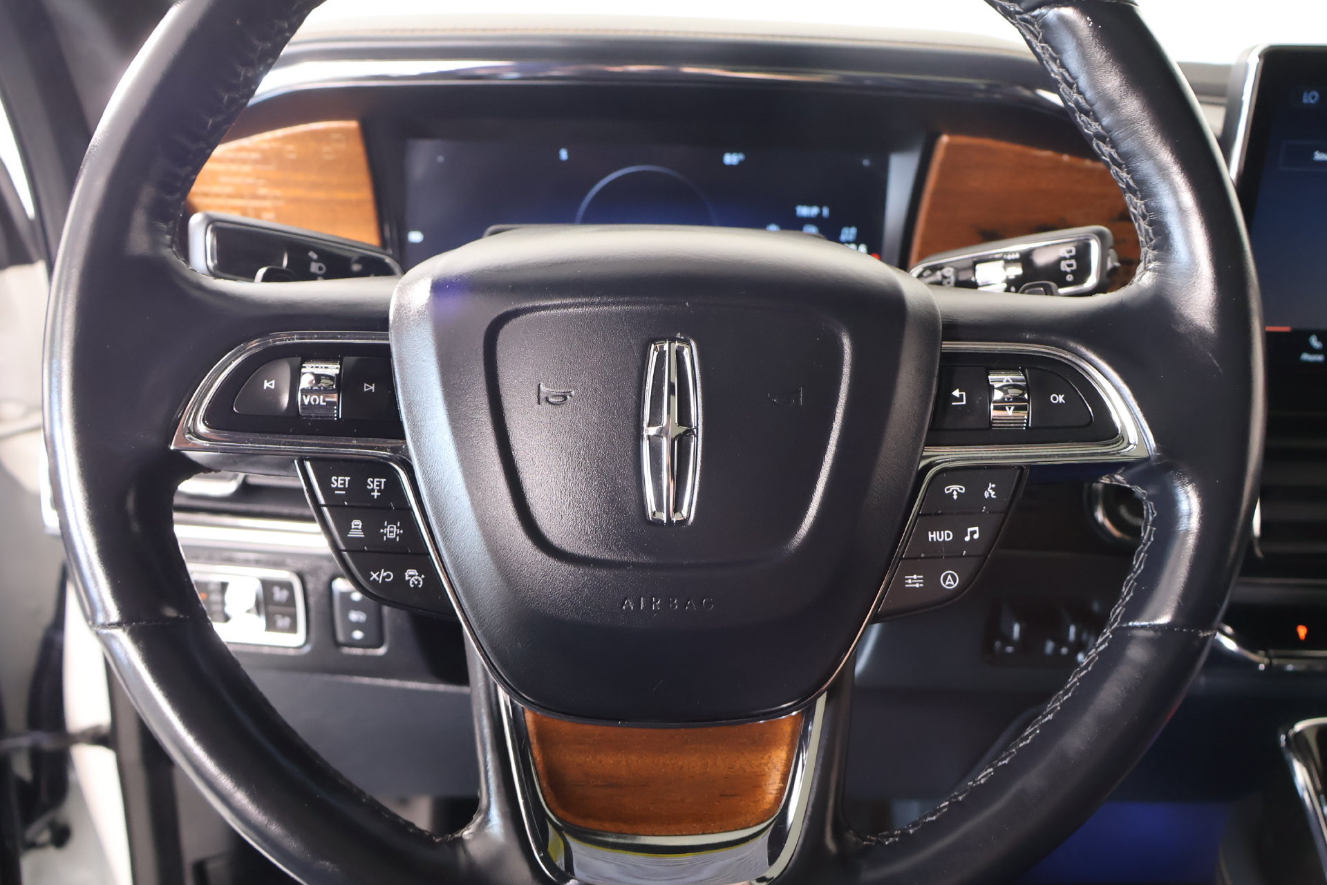 Used 2024 Lincoln Navigator L Black Label AWD/4WD image 3