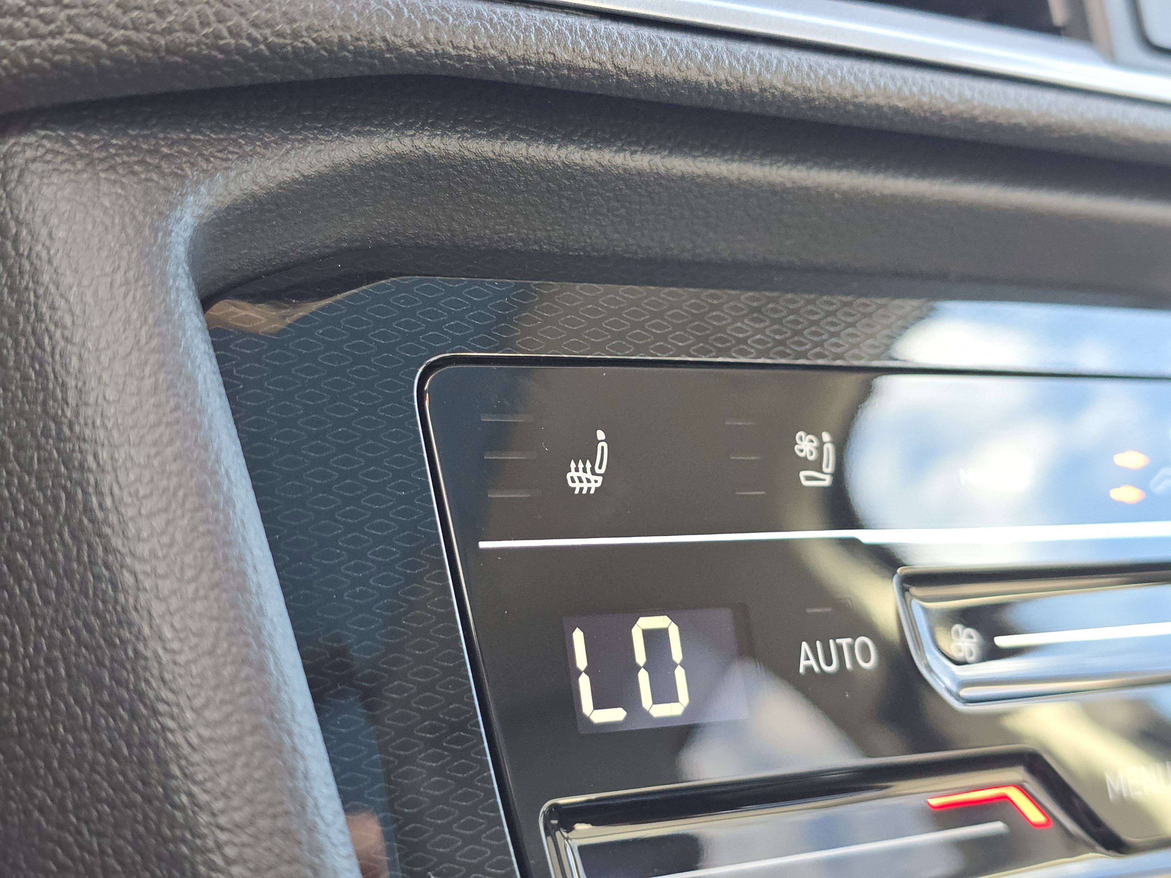 New 2025 Volkswagen Taos SEL image 13