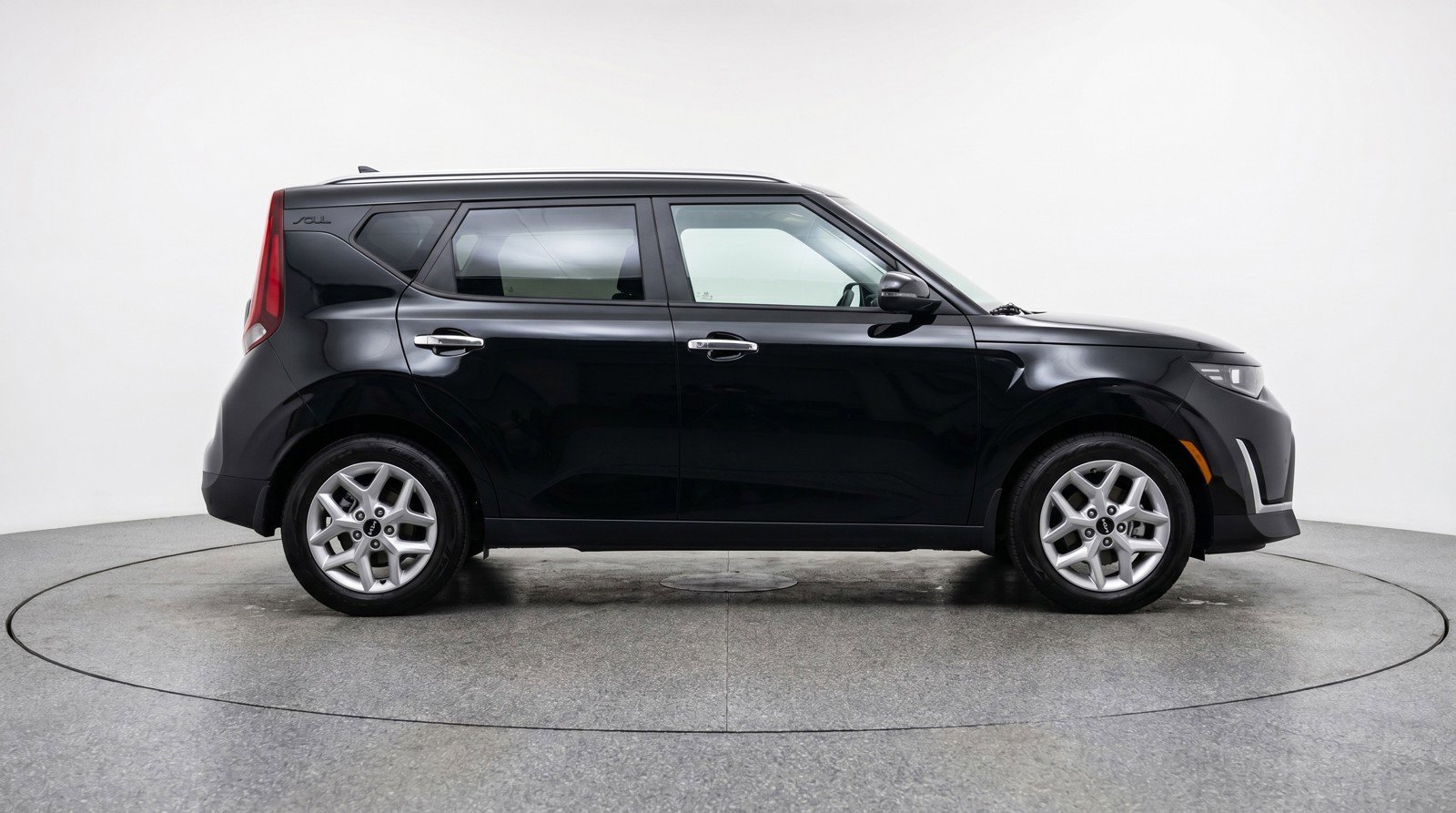 Used 2025 Kia Soul LX w/ LX Technology Package FWD image 11