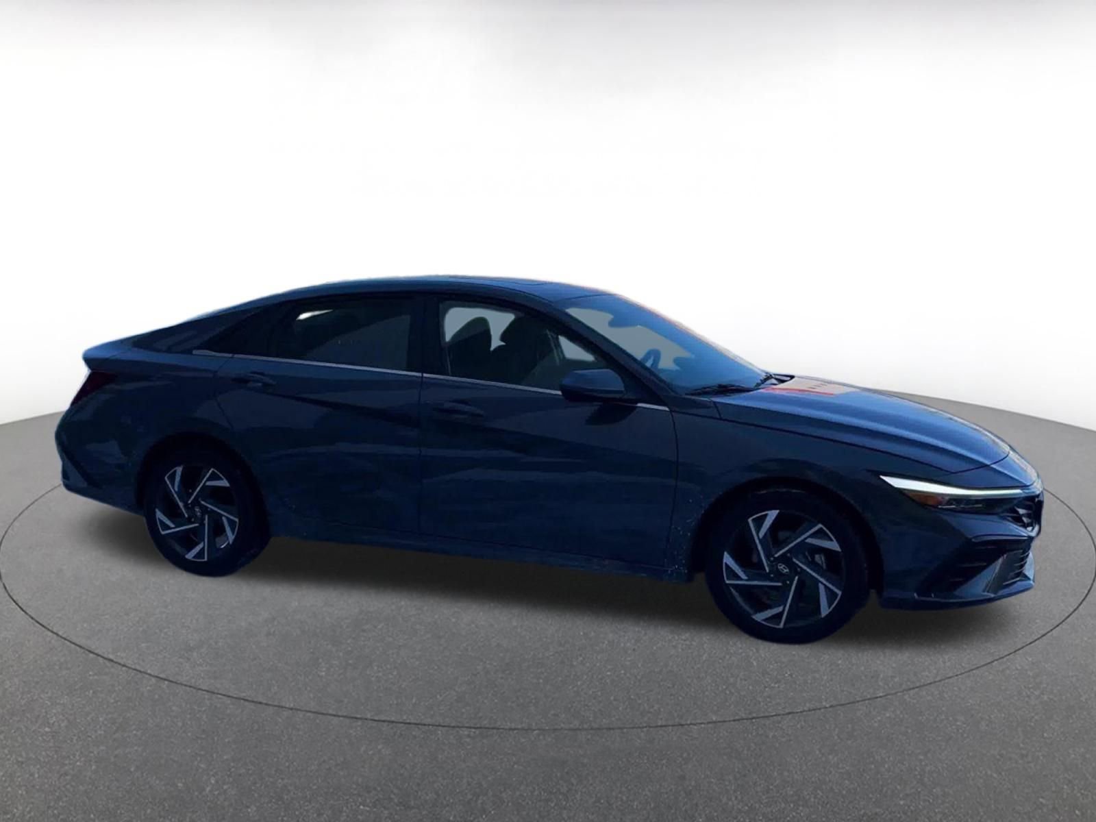 Used 2025 Hyundai Elantra SEL image 16