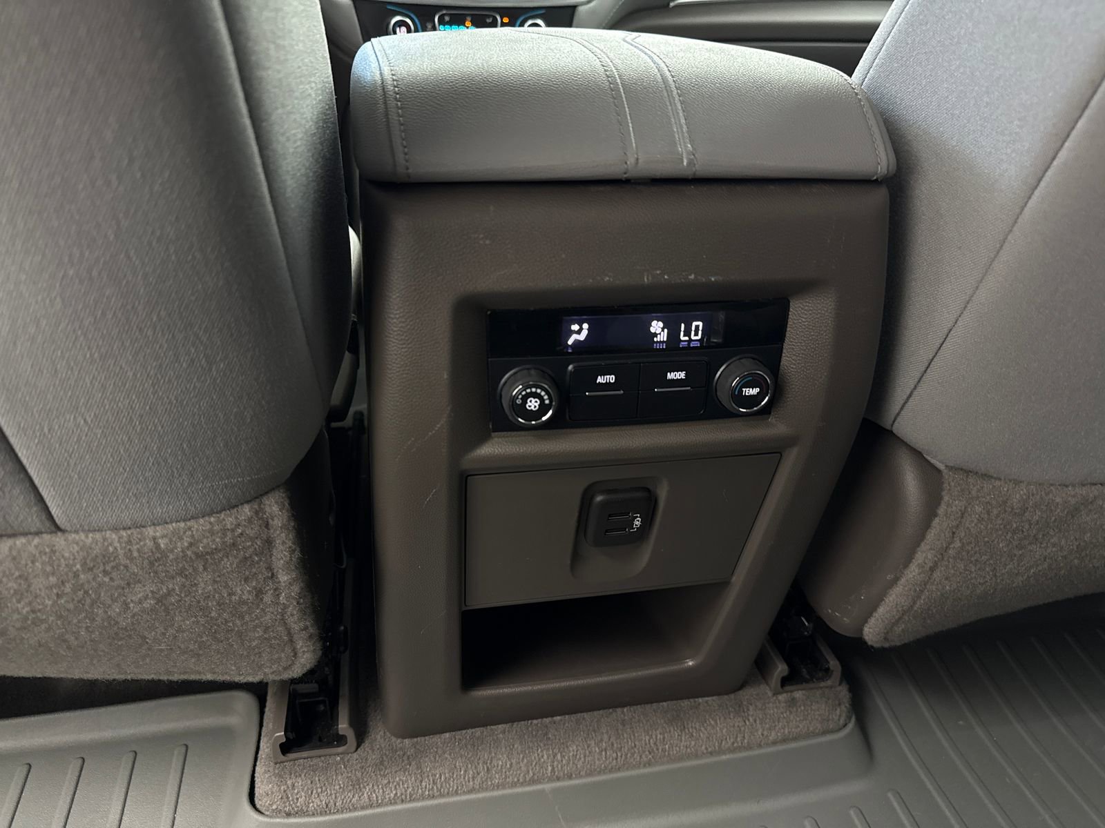 Used 2019 Chevrolet Traverse LT image 38