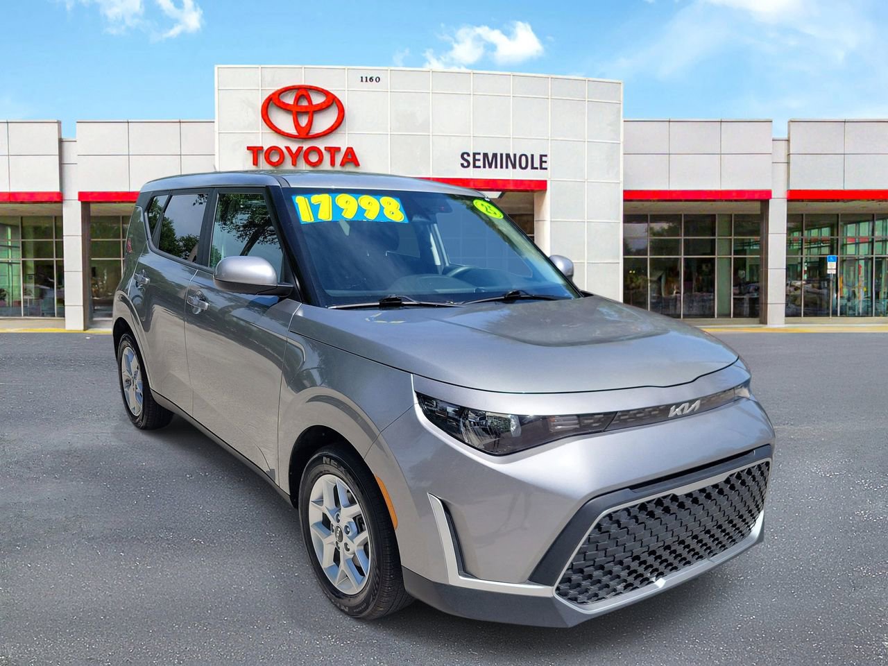 Used 2025 Kia Soul LX w/ LX Technology Package FWD image 2