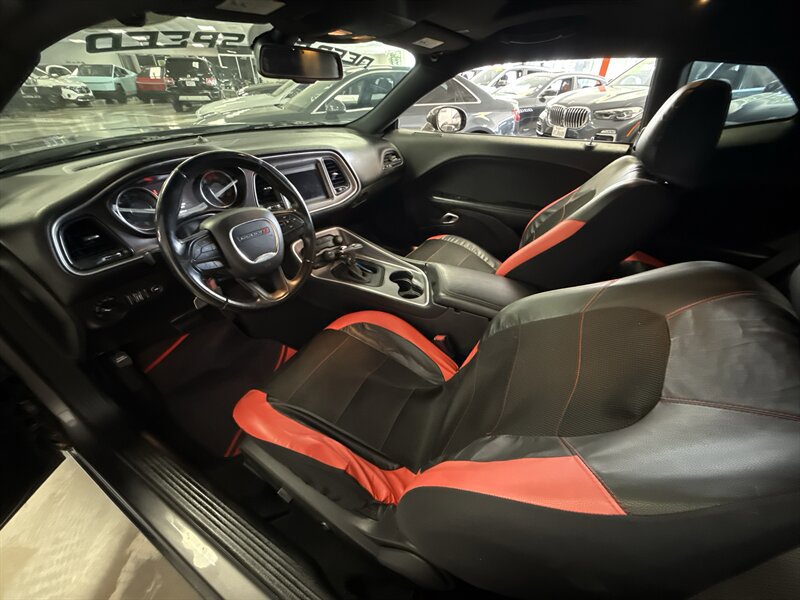Used 2019 Dodge Challenger SXT RWD image 14