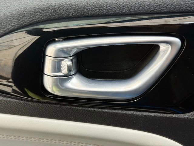 Used 2024 Jeep Compass Limited image 27