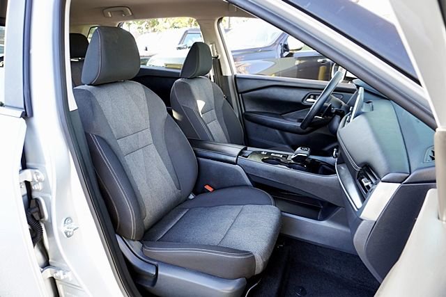 Used 2024 Nissan Rogue SV image 12