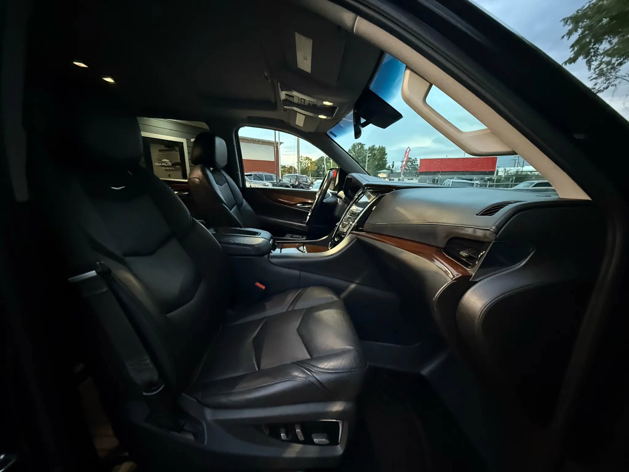 Used 2016 Cadillac Escalade Luxury image 33