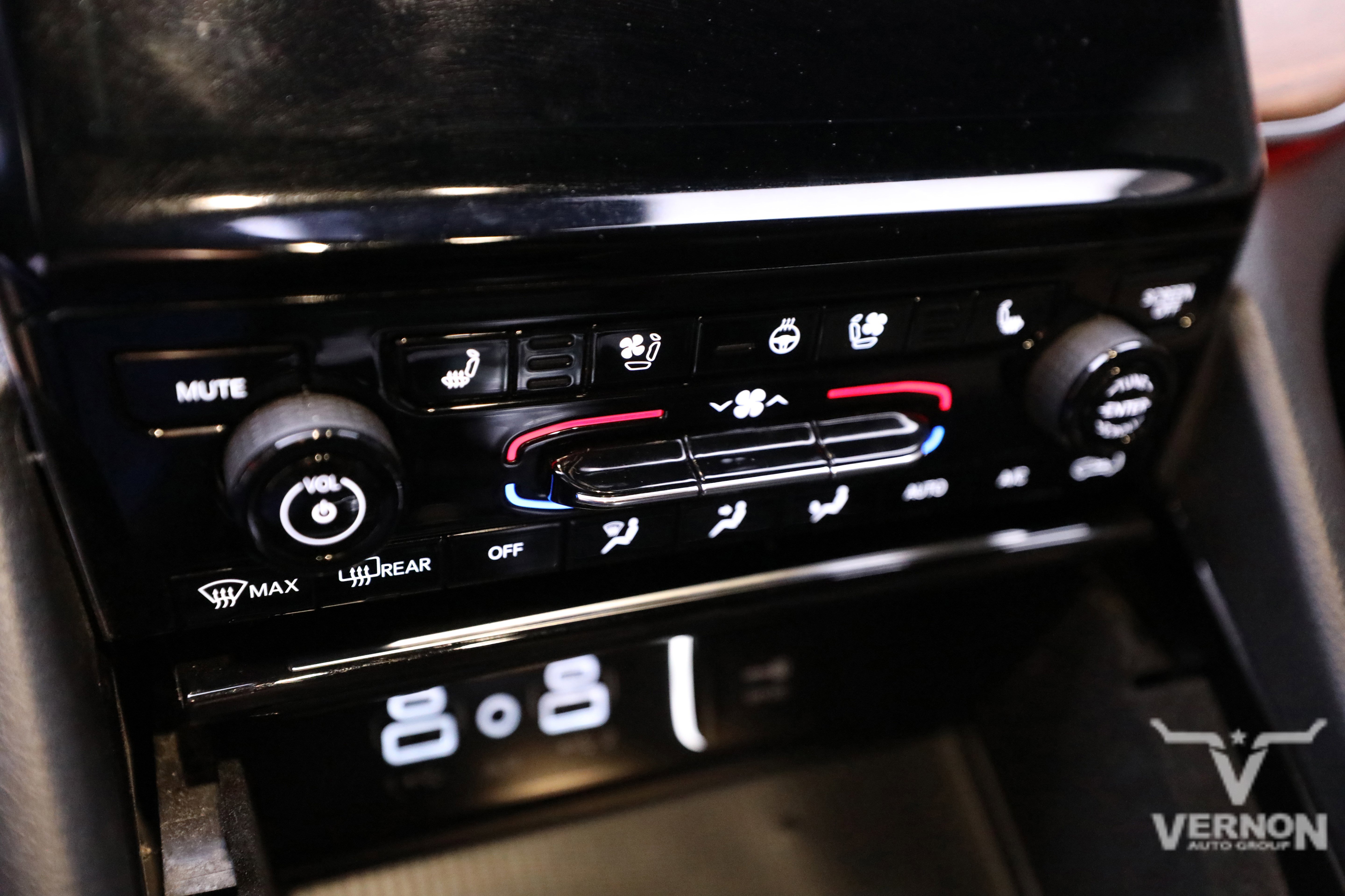 Used 2022 Jeep Grand Cherokee L Summit w/ Luxury Tech Group V image 24