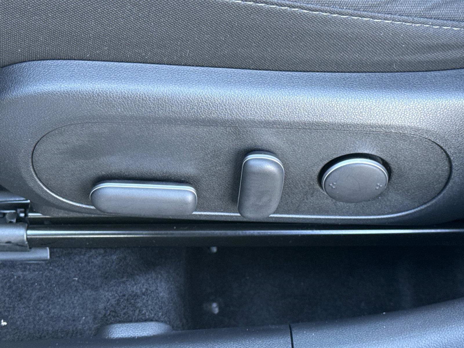 Used 2025 Hyundai Kona SEL image 15