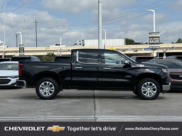 Used 2022 Chevrolet Silverado 1500 LTZ w/ Z71 Off-Road Package AWD/4WD image 5