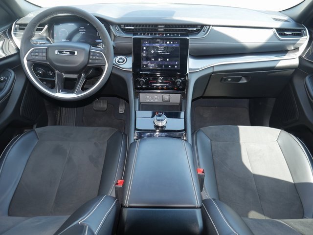 Used 2023 Jeep Grand Cherokee Altitude image 8