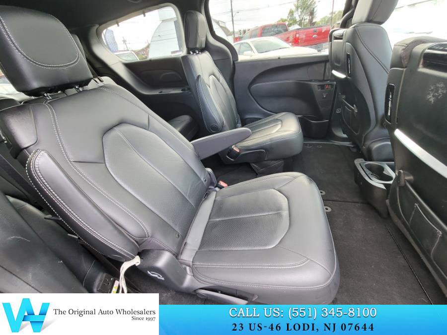 Used 2020 Chrysler Pacifica Touring-L Plus w/ S Appearance Package image 21