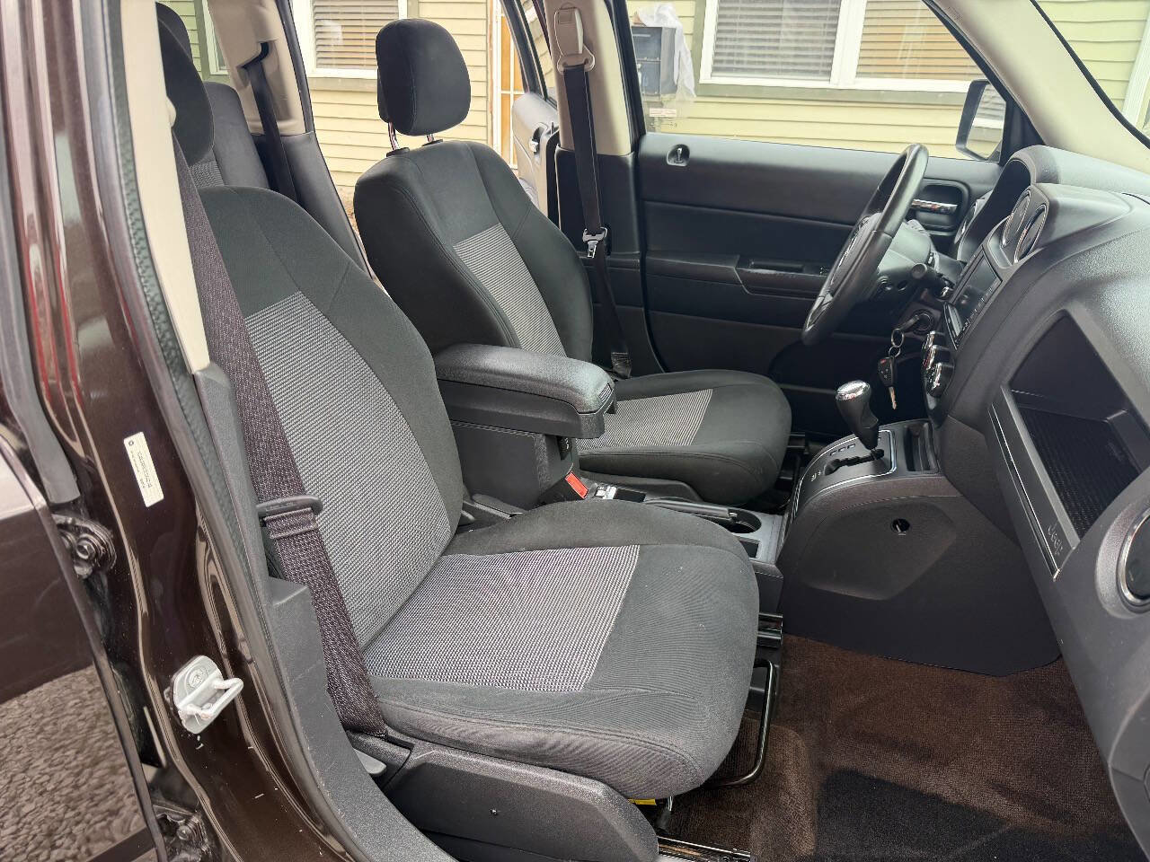 Used 2014 Jeep Patriot Latitude AWD/4WD image 21