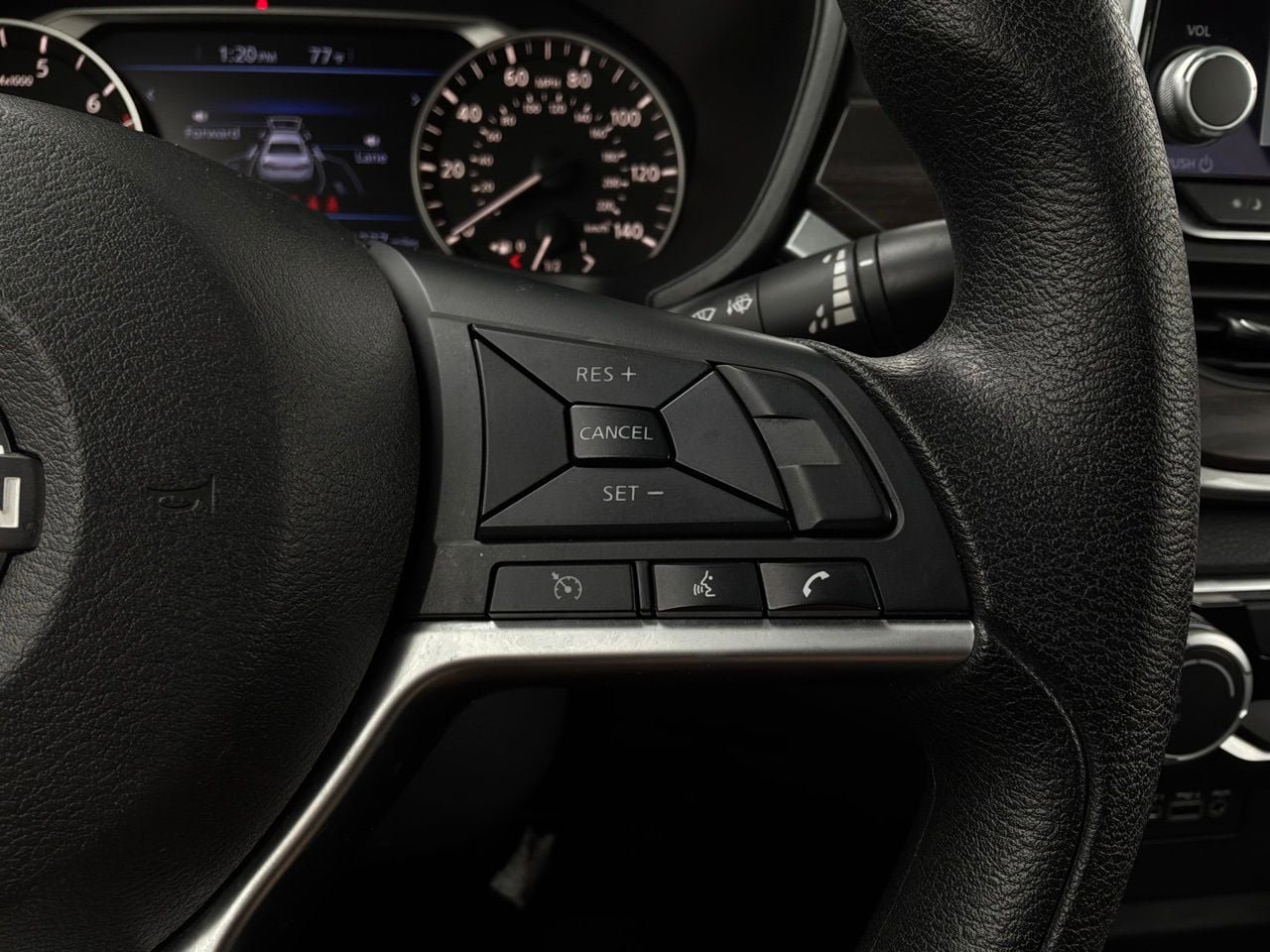 Used 2025 Nissan Altima 2.5 SV FWD image 33