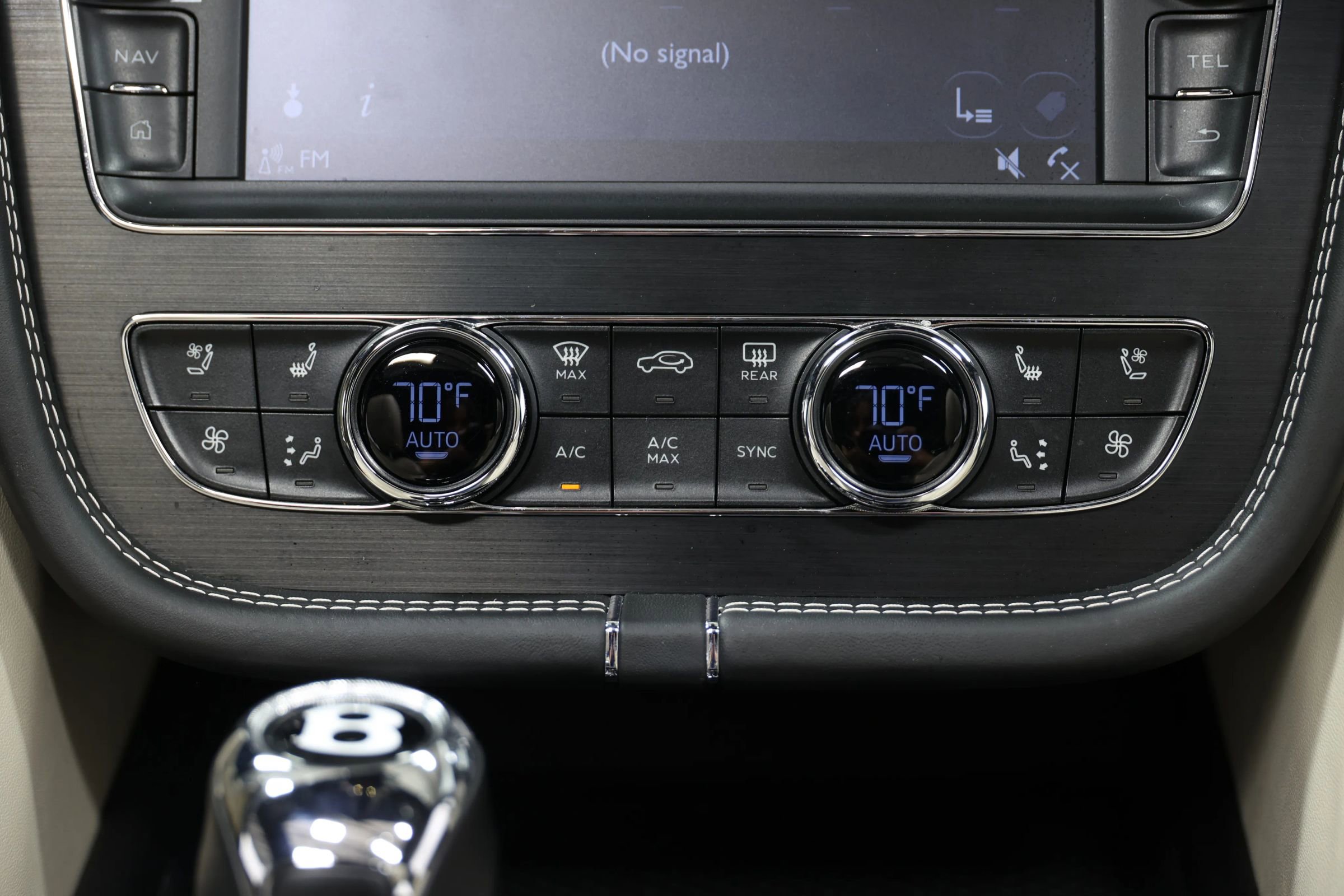 Used 2017 Bentley Bentayga image 37