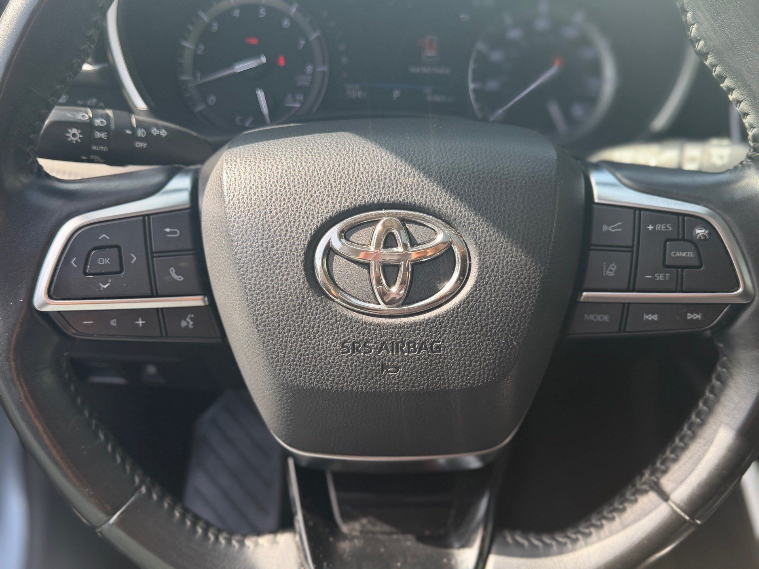 Used 2020 Toyota Highlander XLE FWD image 28