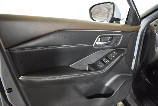 Used 2021 Nissan Rogue Platinum AWD/4WD image 7