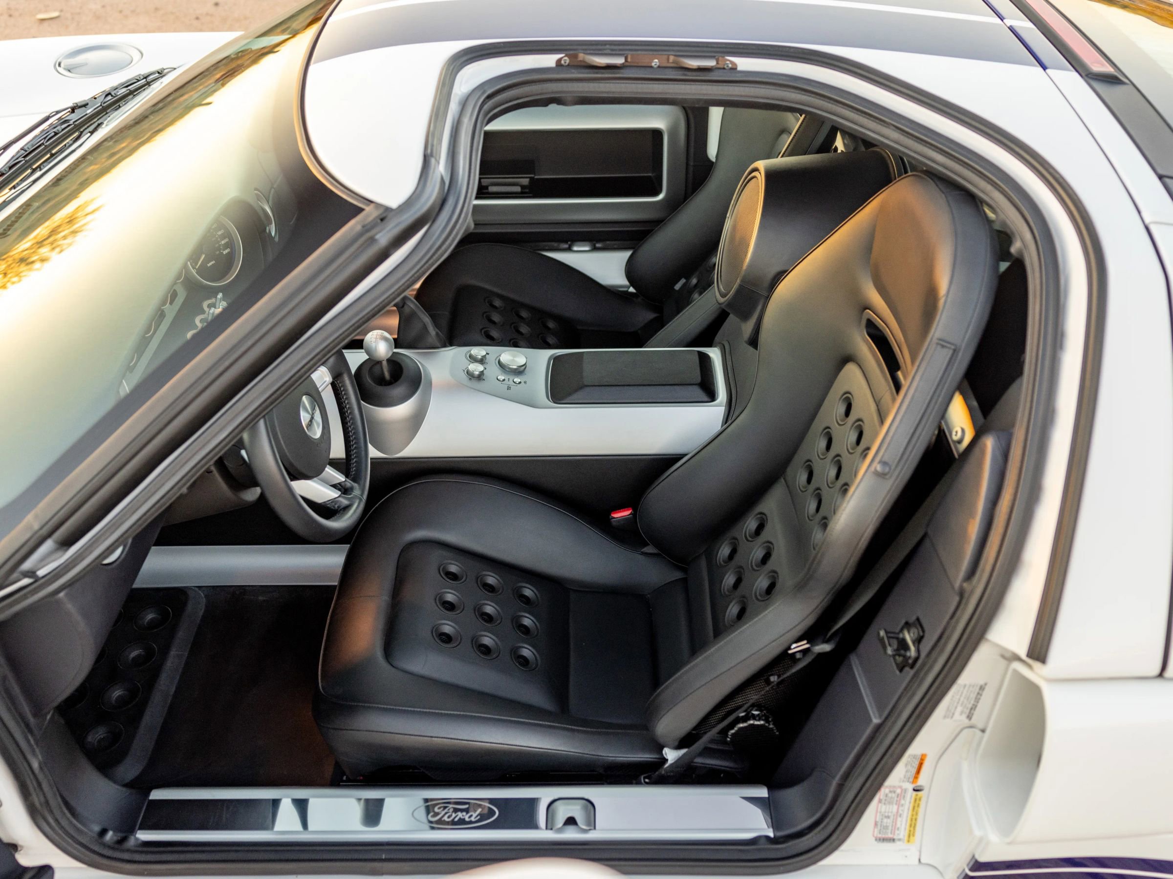 Used 2005 Ford GT image 11