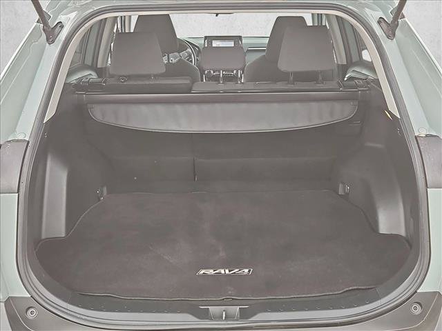 Used 2021 Toyota RAV4 XLE w/ Carpet Mat Package (TMS) AWD/4WD image 6