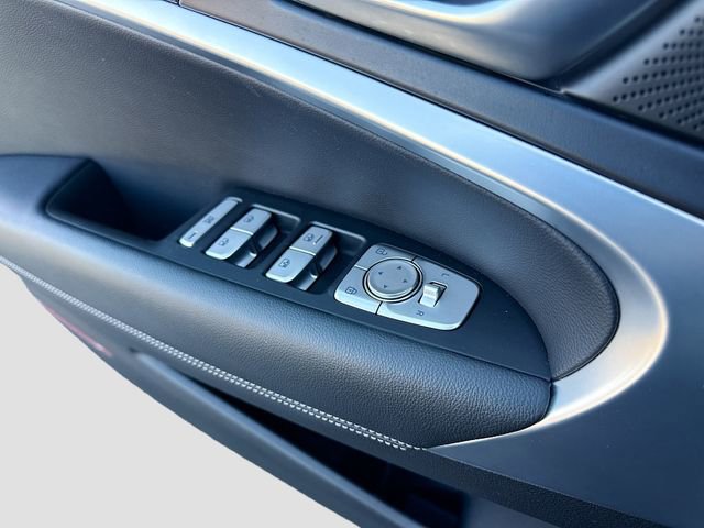 Used 2021 Genesis G70 2.0T image 18