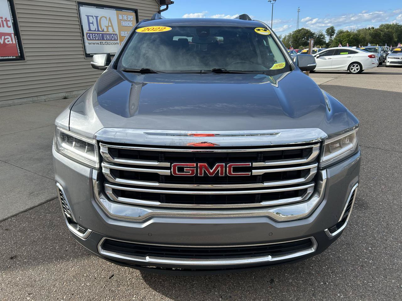 Used 2022 GMC Acadia SLT w/ LPO, Roadside Safety Package AWD/4WD image 2