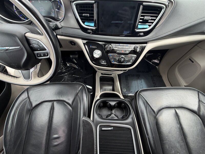 Used 2018 Chrysler Pacifica Limited w/ Advanced Safetytec Group FWD image 12