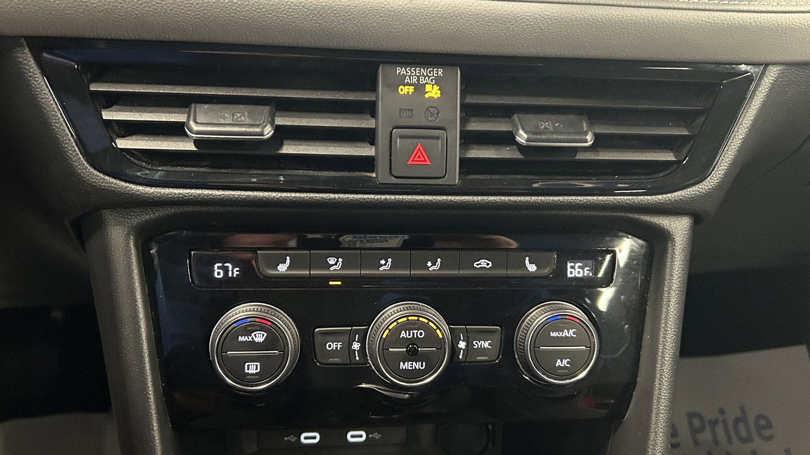 Used 2024 Volkswagen Taos SE image 30