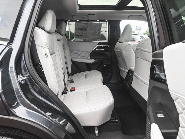 New 2025 Mitsubishi Outlander SEL image 32