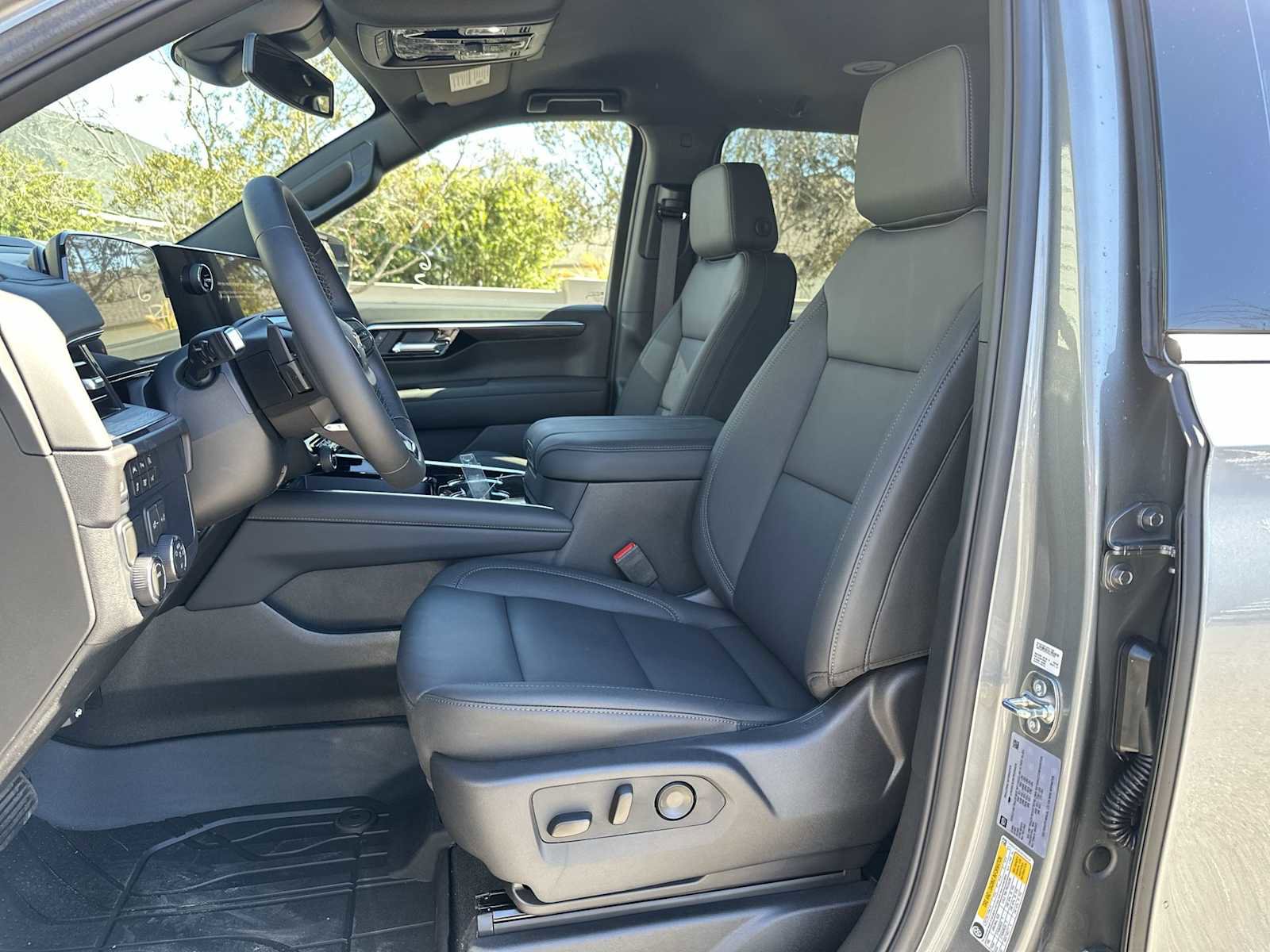 New 2026 Chevrolet Suburban LT w/ Comfort Package image 15