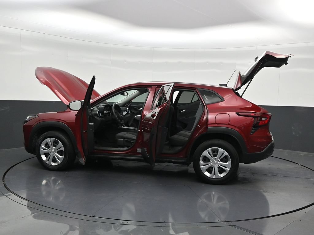 Used 2024 Chevrolet Trax LS FWD image 33