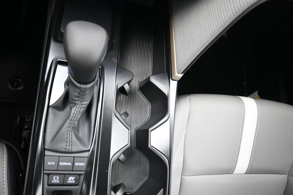 New 2026 Toyota Camry SE w/ Convenience Package FWD image 11