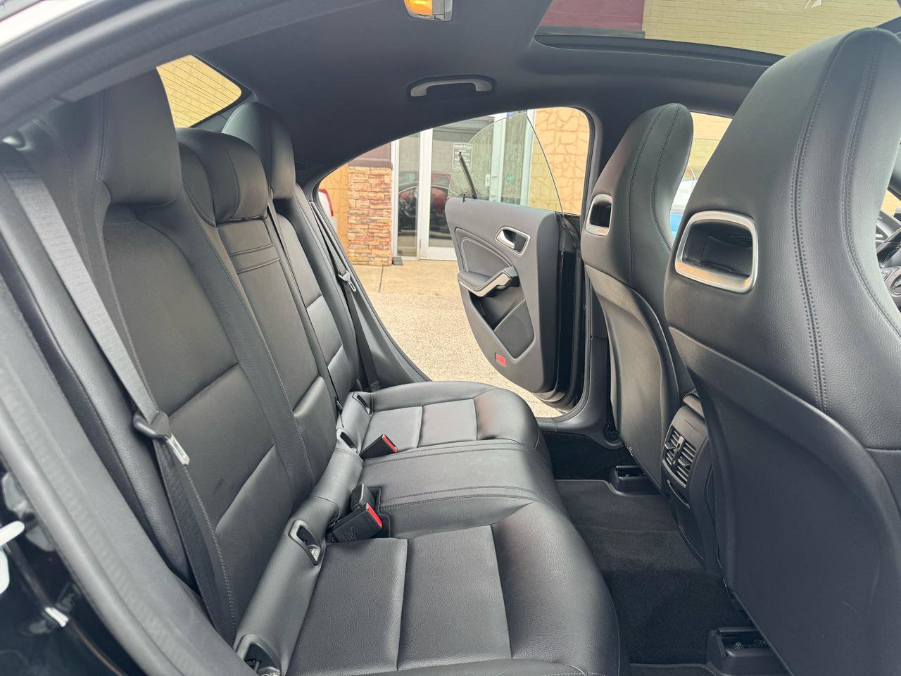 Used 2015 Mercedes-Benz CLA 250 4MATIC image 21