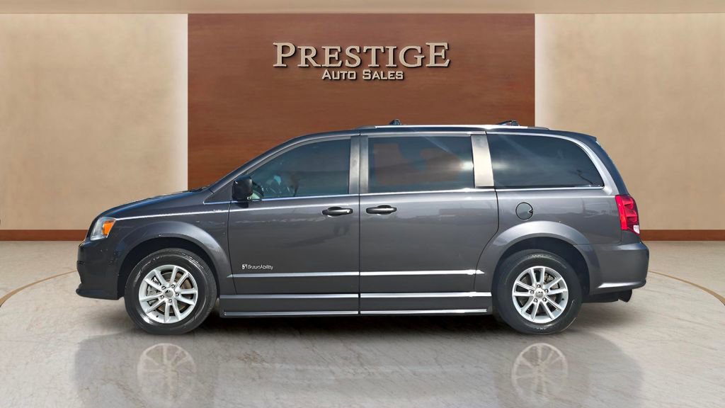 Used 2020 Dodge Grand Caravan SXT image 2