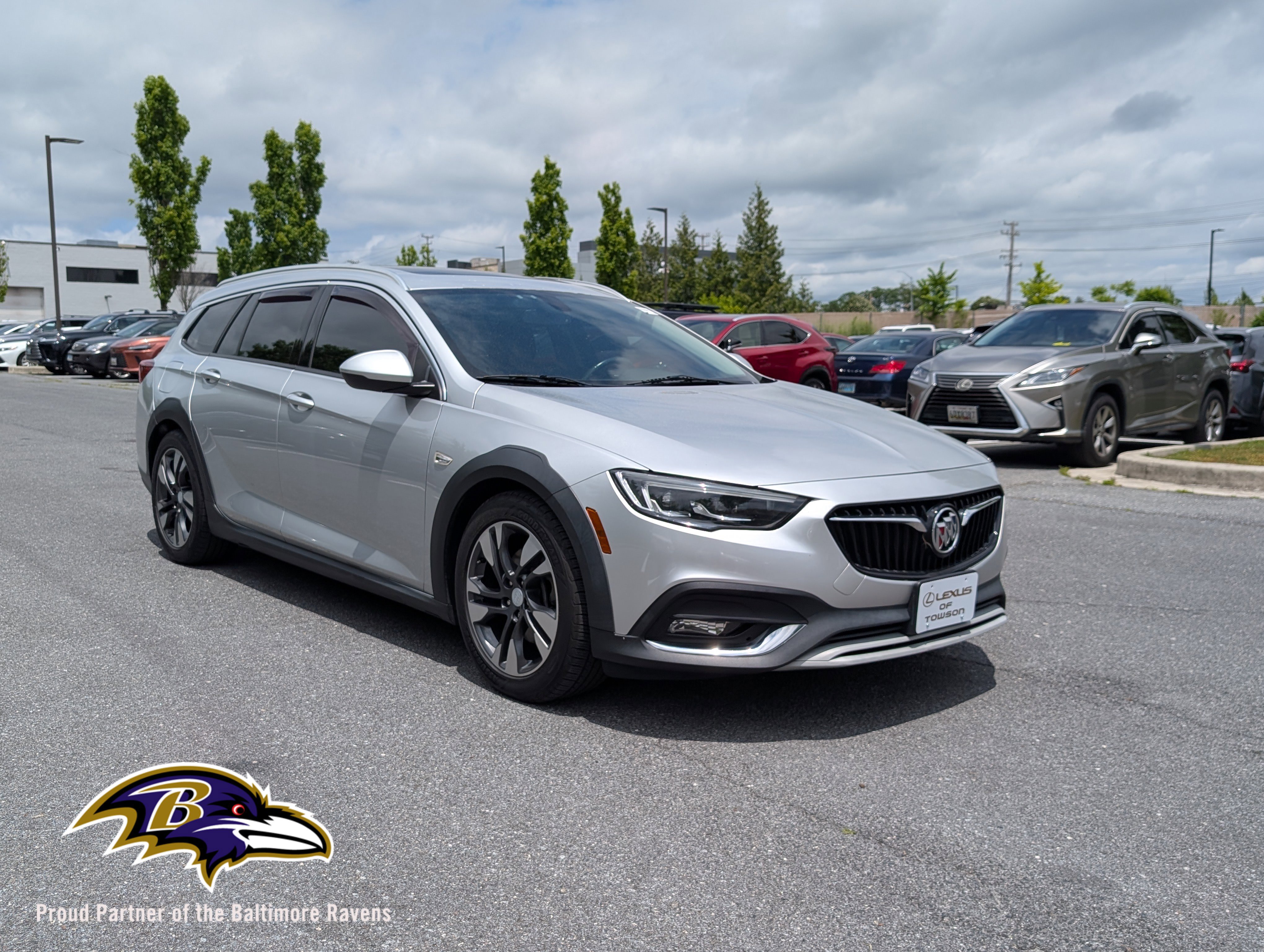Used 2018 Buick Regal Essence w/ Driver Confidence Package #1 AWD/4WD image 1