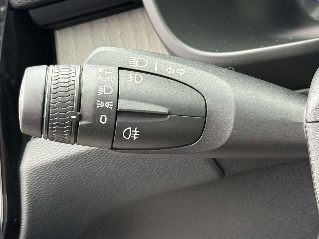 Used 2023 Volvo XC40 B5 Ultimate w/ Protection Package Premier image 28