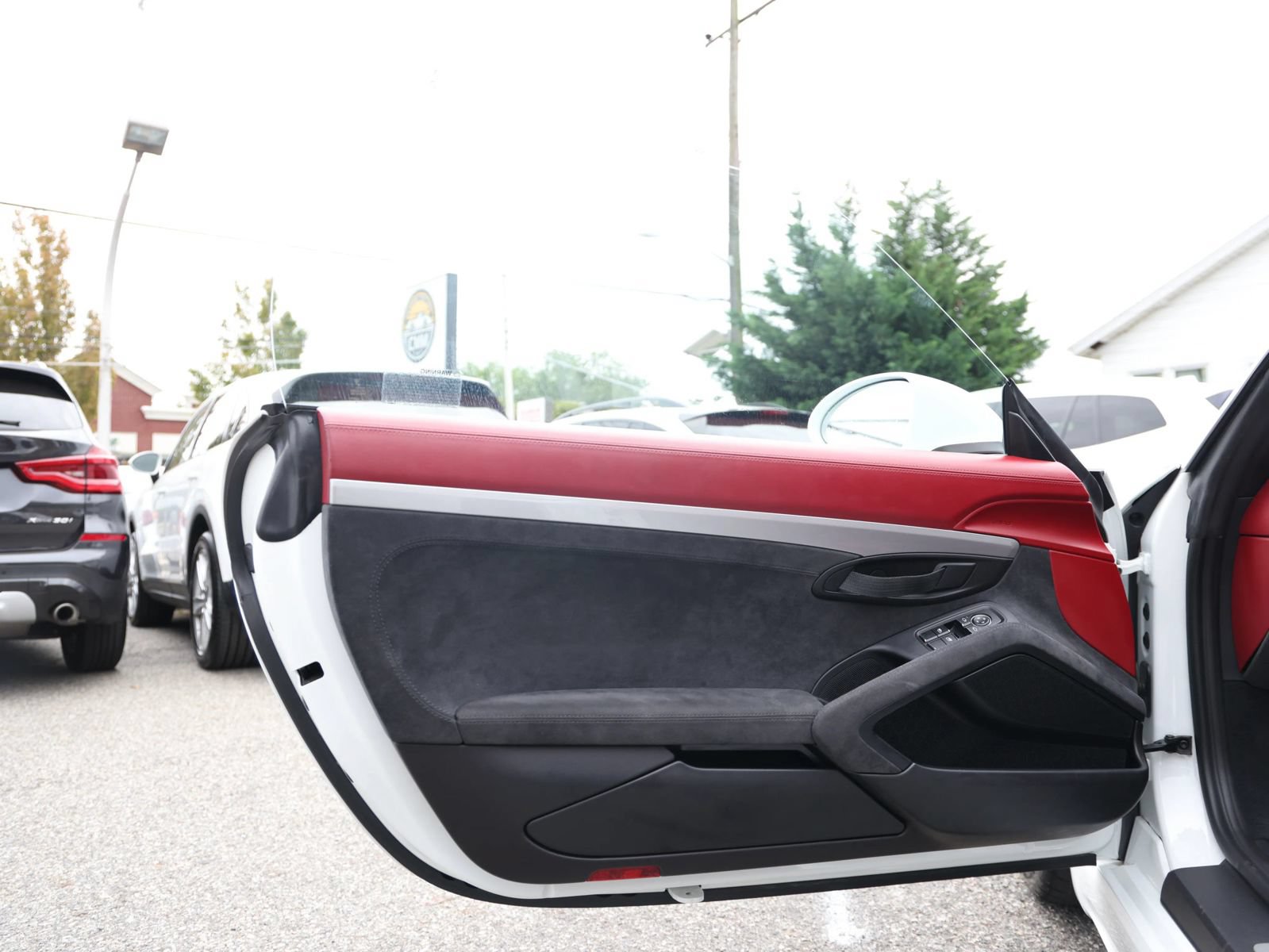 Used 2021 Porsche 718 Boxster Spyder RWD image 30