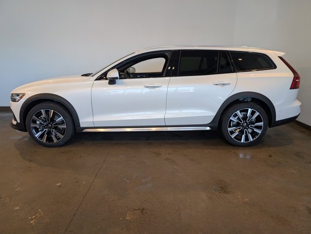 New 2026 Volvo V60 B5 Cross Country Ultra w/ Protection Package Premier image 3
