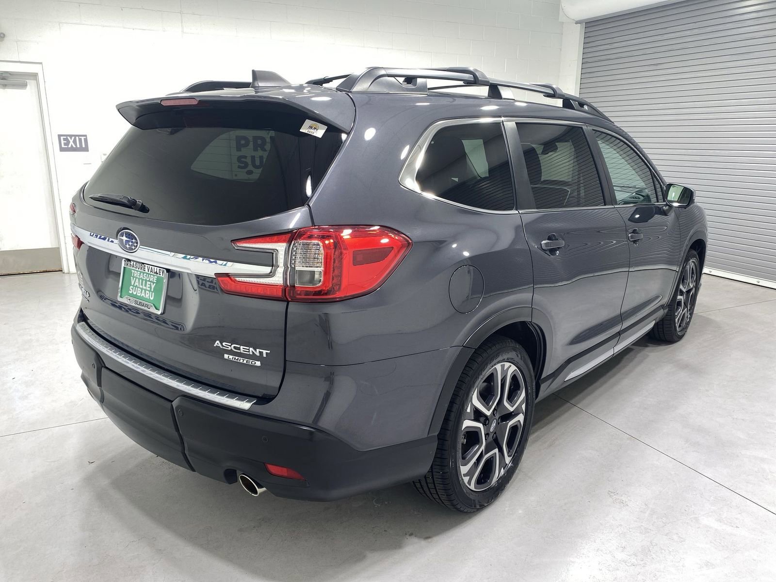 Used 2023 Subaru Ascent Limited w/ Technology Package AWD/4WD image 8