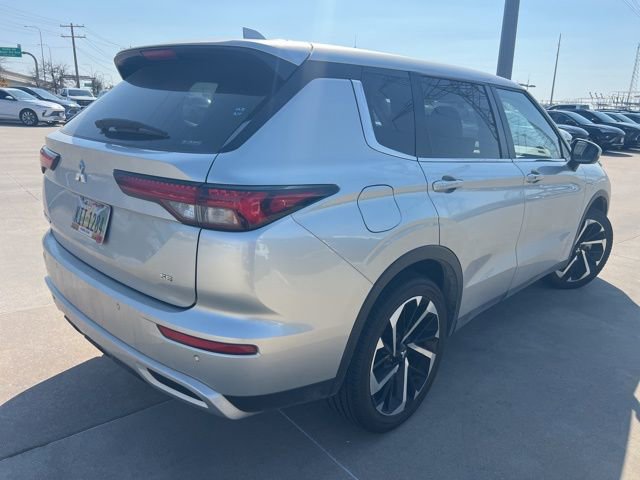 Used 2024 Mitsubishi Outlander SE image 3