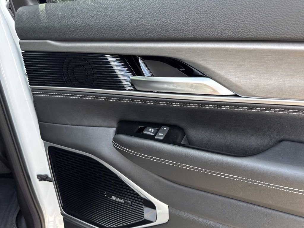 New 2025 Jeep Wagoneer L Series III w/ Premium Group I image 13