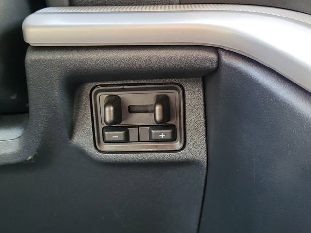 Used 2025 Ford Expedition Active image 23