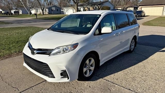 Used 2019 Toyota Sienna LE image 2