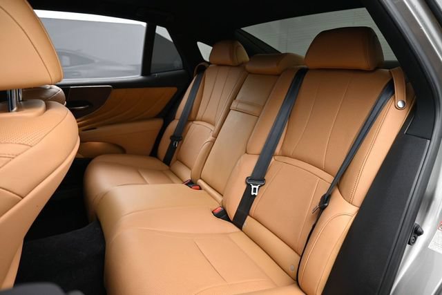 Used 2025 Lexus LS 500 w/ Accessory Package (Z1) RWD image 13