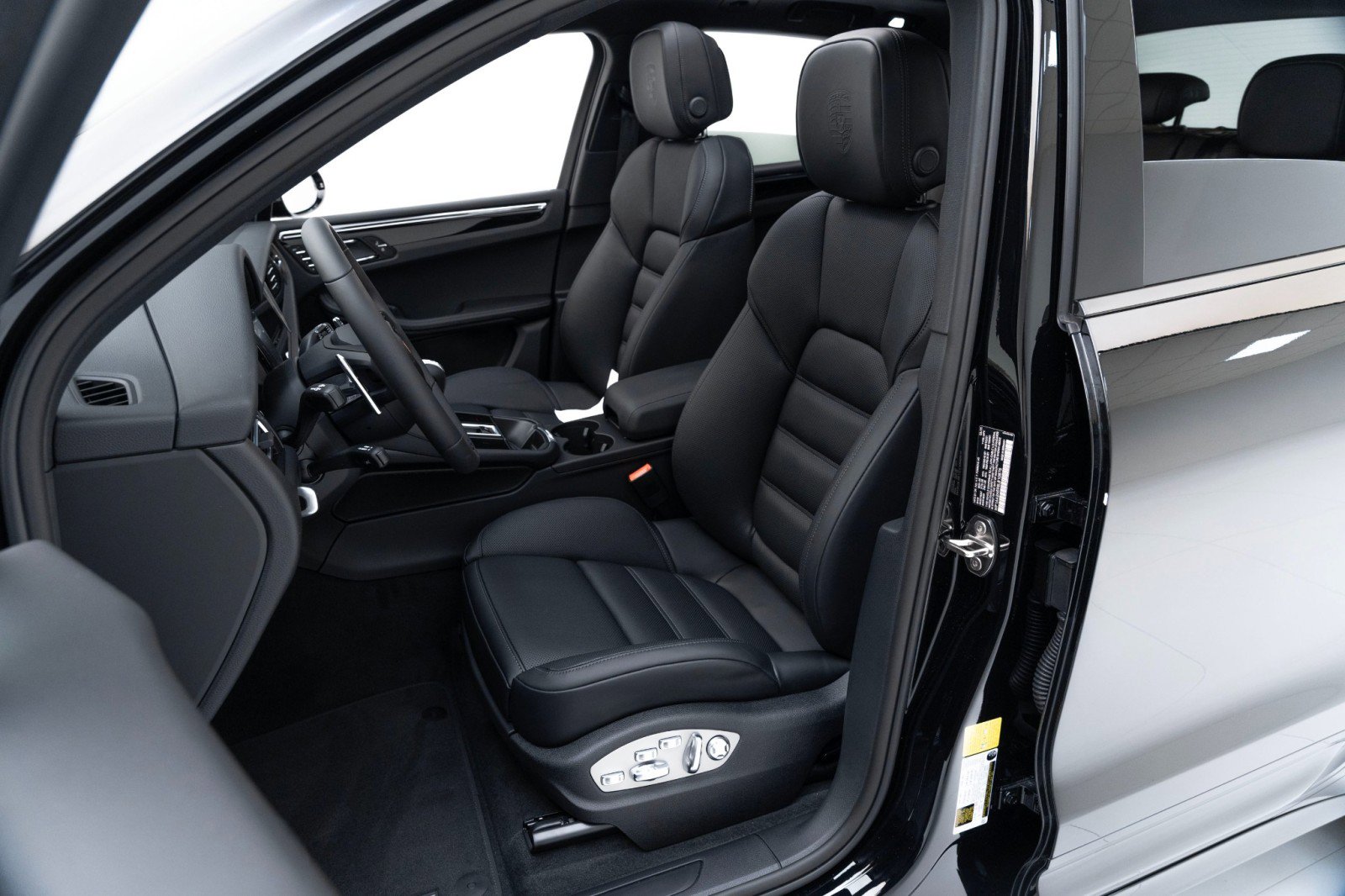 New 2025 Porsche Macan image 5