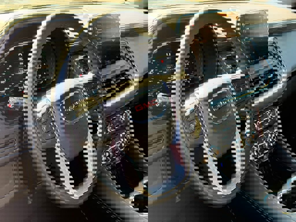 Used 2024 GMC Yukon XL SLT image 22