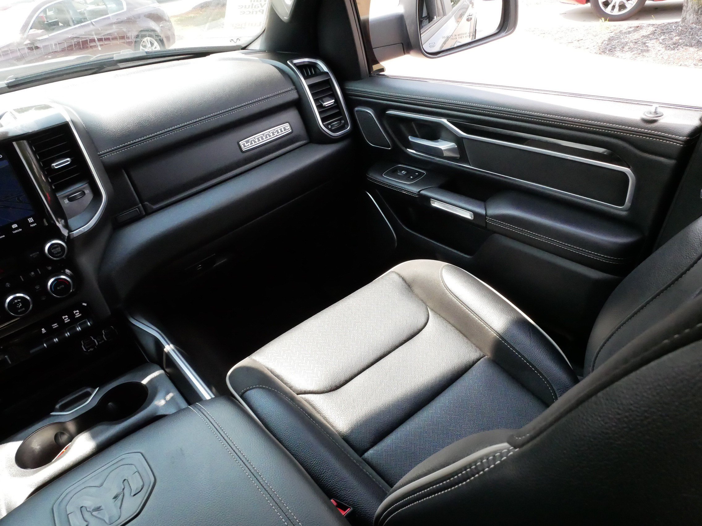 Used 2022 RAM 1500 Laramie AWD/4WD image 11