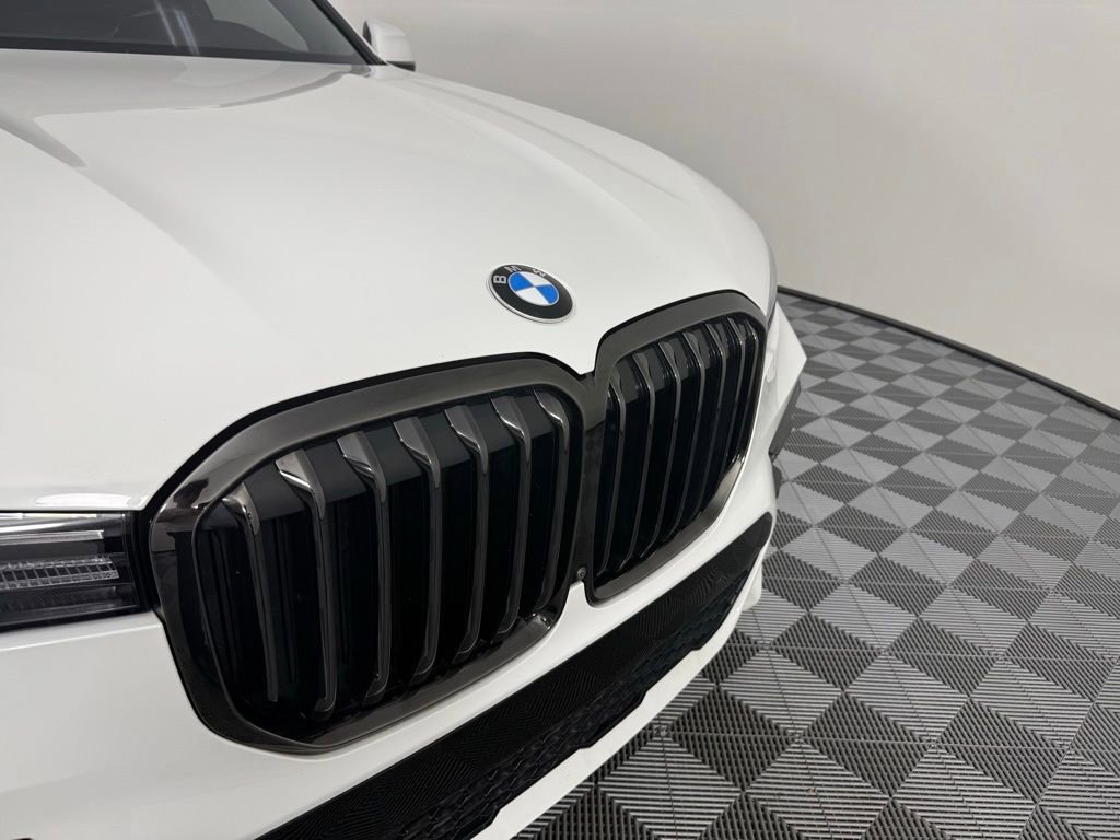 Used 2022 BMW X7 xDrive40i w/ M Sport Package AWD/4WD image 3