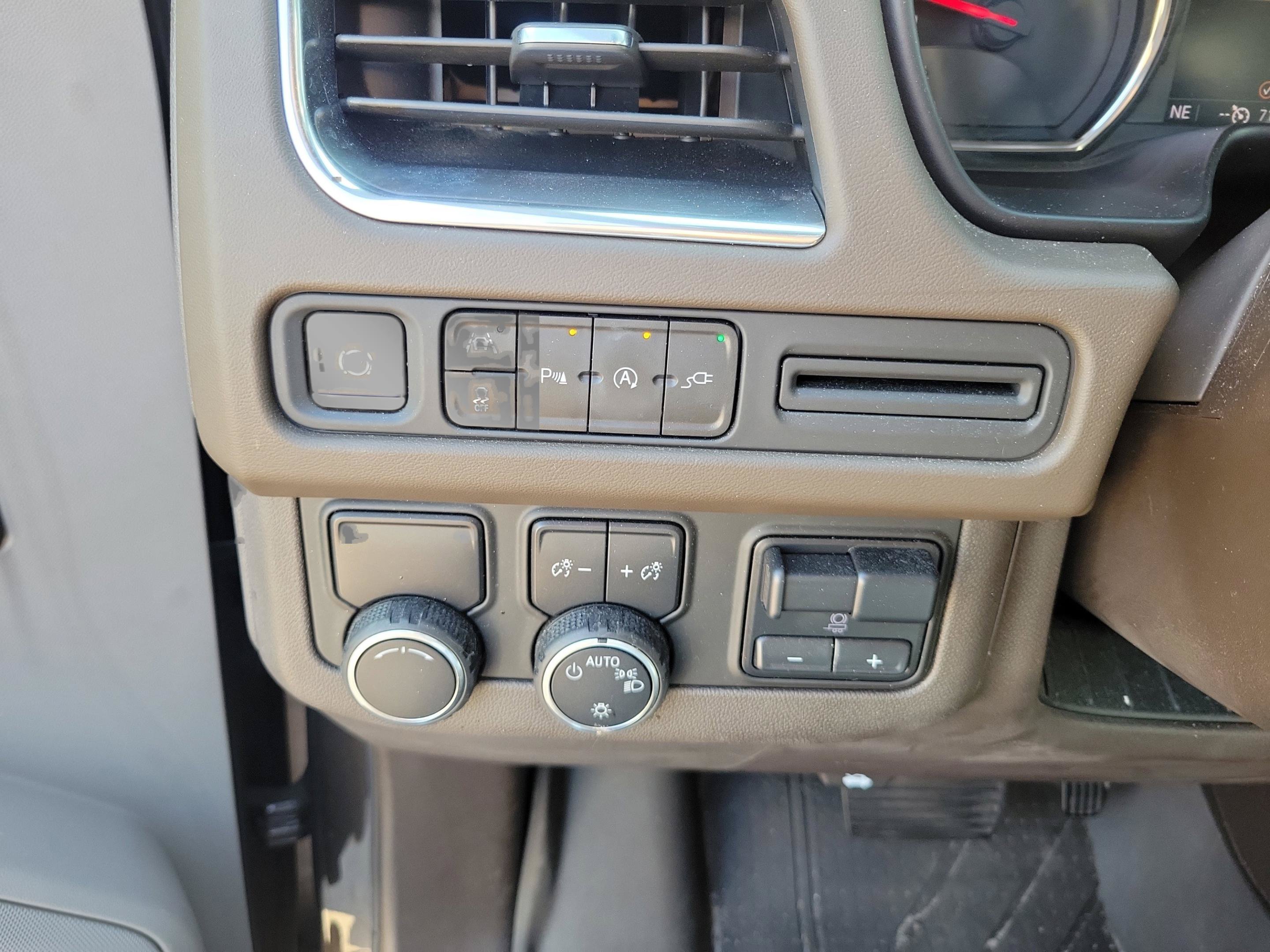 Used 2021 Chevrolet Tahoe LT w/ LT Signature Package RWD image 16