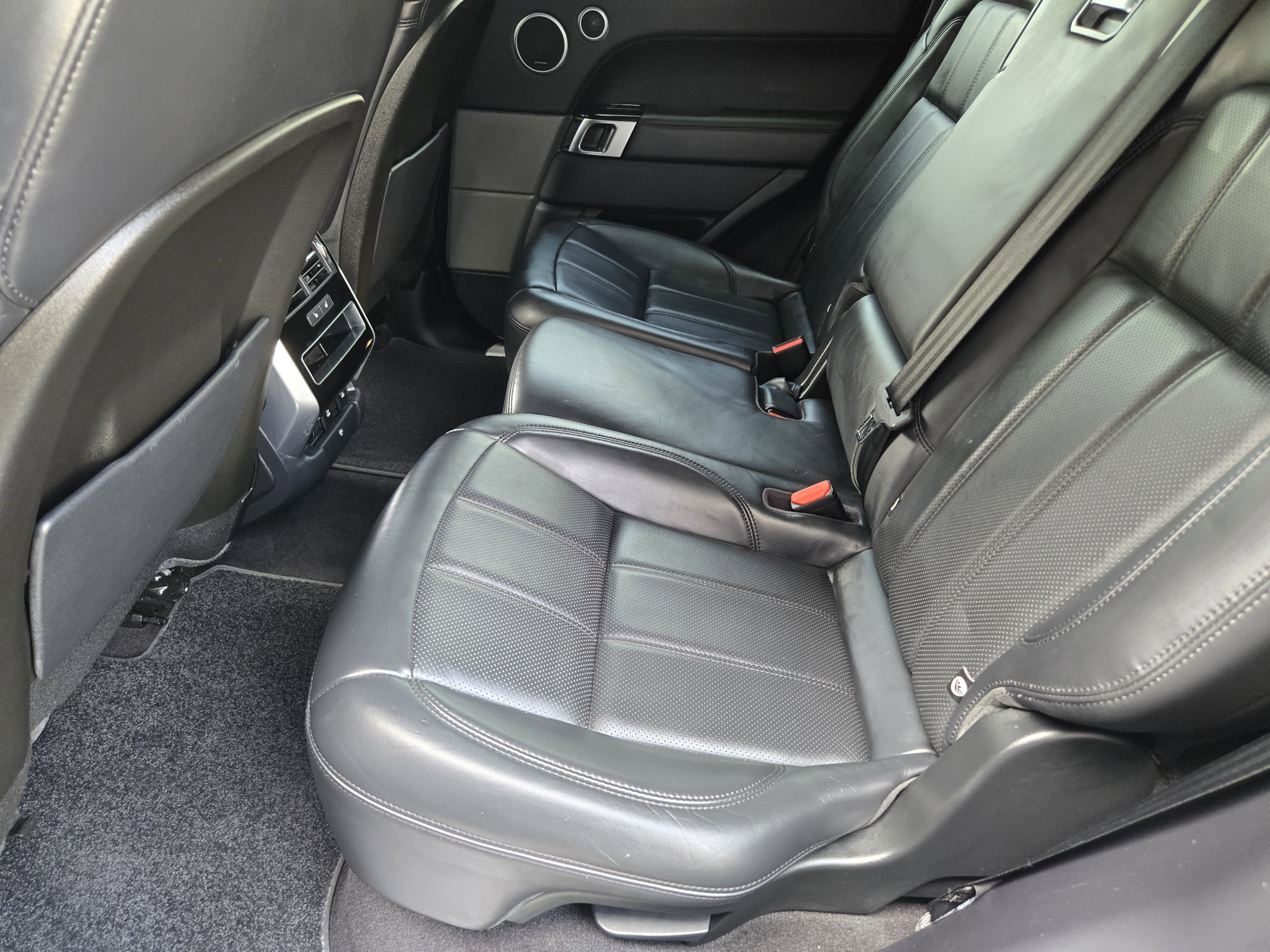 Used 2018 Land Rover Range Rover Sport HSE image 22