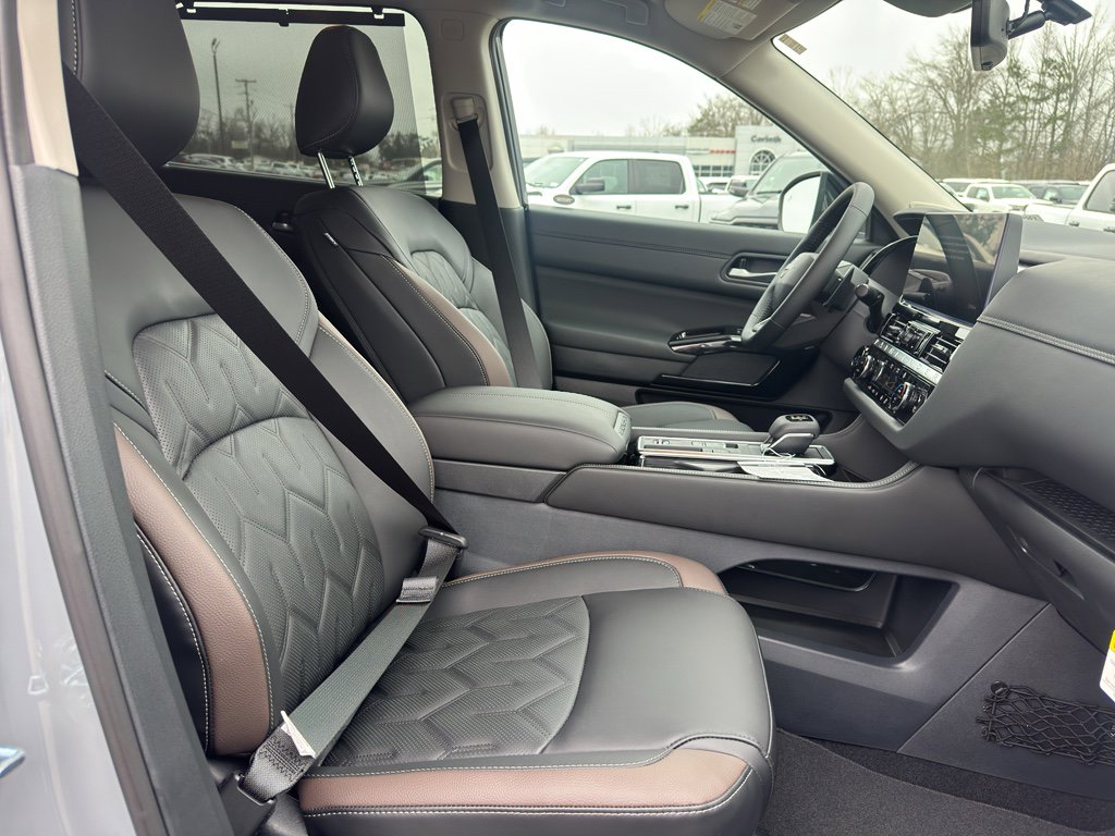 New 2026 Nissan Pathfinder Platinum image 16