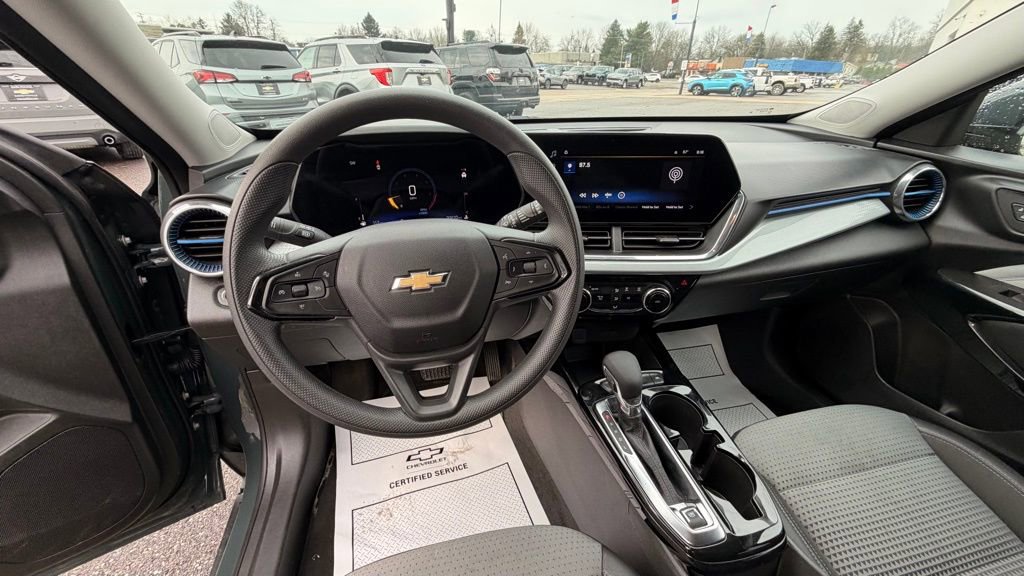 Used 2025 Chevrolet Trax LT image 9